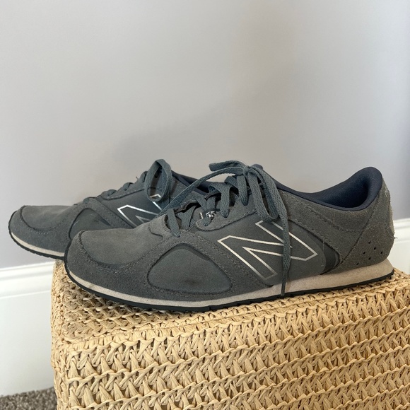 New Balance 555 Women's casual sneaker, grey suede, size 9 - Picture 3 of 9